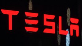 Tesla სამუშაო ძალის 10%-ზე მეტს ათავისუფლებს 